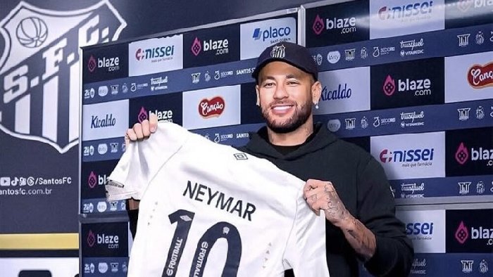 Neymar chính thức tái hợp Santos