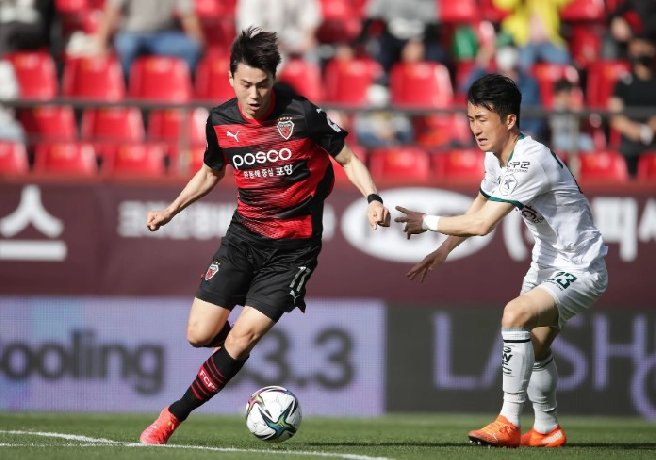 Soi kèo phạt góc Gangwon FC vs Pohang Steelers, 17h ngày 01/05