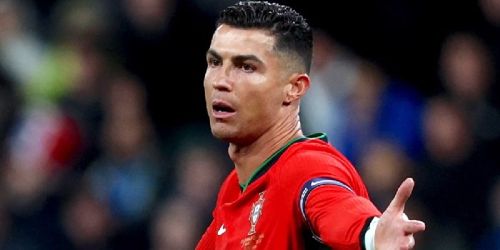 Giường của Ronaldo ở Slovenia được bán đấu giá