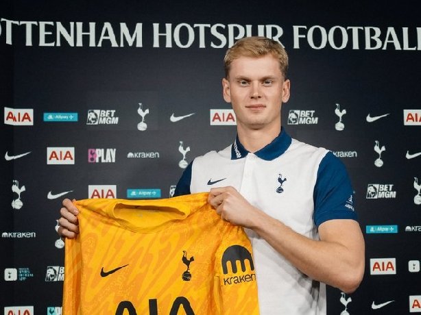 Tottenham đón tân binh đầu tiên trong phiên chợ Đông