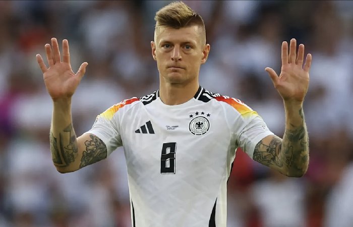 Kroos xin lỗi vì gây ra chấn thương nặng cho Pedri