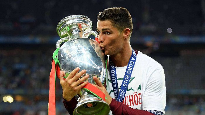 Ronaldo tuyên bố vô địch EURO tương đương như World Cup