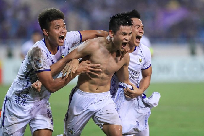 Phạm Tuấn Hải lập cú đúp, Hà Nội FC thắng ngược Wuhan Three Towns