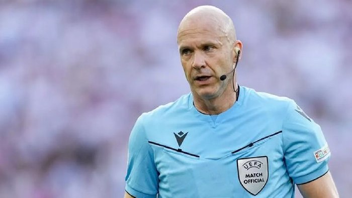 32.000 người ký tên đòi đuổi Anthony Taylor khỏi EURO 2024