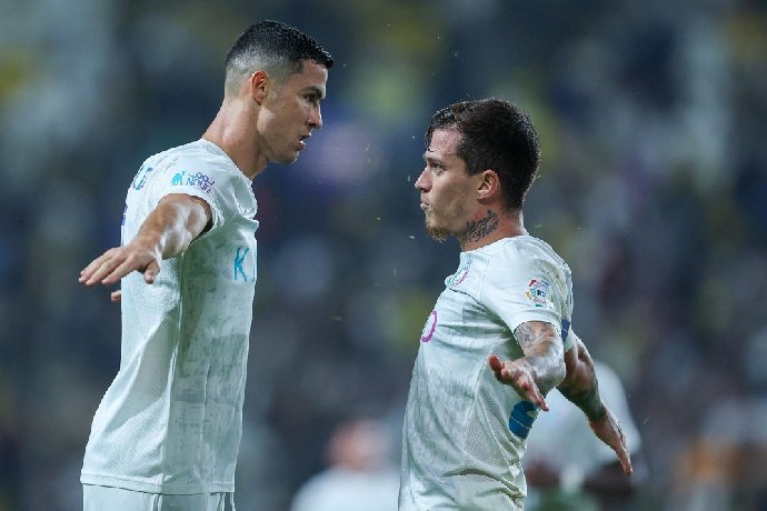 Ronaldo chạm mốc 1200 trận đáng kinh ngạc