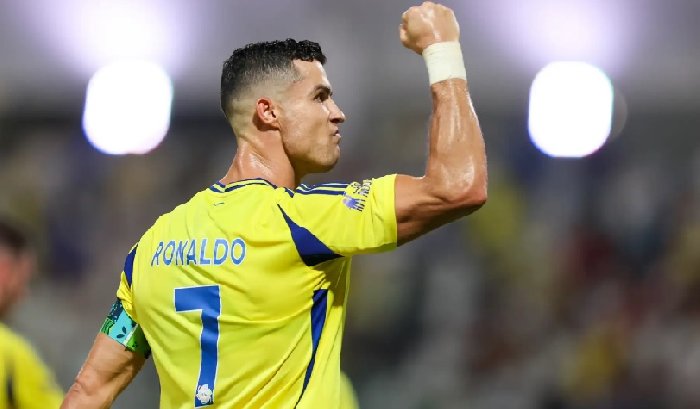 Ronaldo gia hạn hợp đồng với Al Nassr