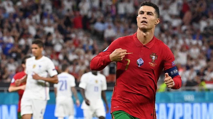 Top 10 tiền đạo xuất sắc nhất lịch sử EURO: Ronaldo và phần còn lại