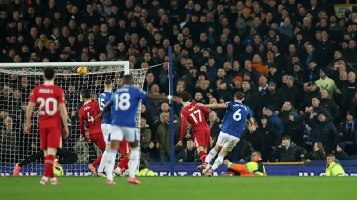 Thủng lưới phút cuối, Liverpool đánh rơi chiến thắng trước Everton