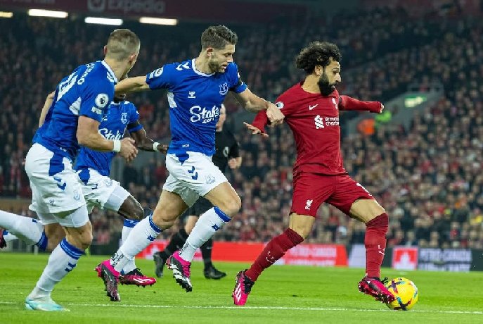 Chốt lịch đá bù trận Everton với Liverpool