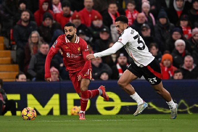 Bị đuổi người, Liverpool không thể thắng Fulham