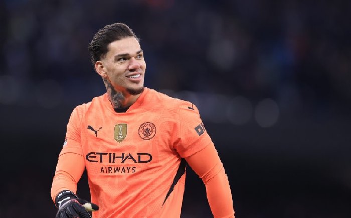 Ederson tạo cột mốc lịch sử tại Ngoại hạng Anh