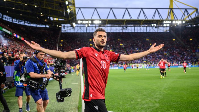 Cầu thủ vô danh Albania ghi bàn nhanh nhất lịch sử EURO