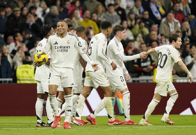 Đánh bại Las Palmas, Real Madrid vươn lên đỉnh bảng