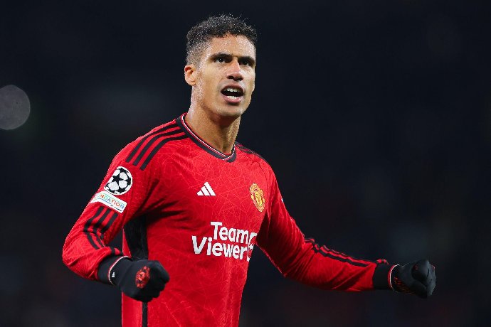 MU bán rẻ Varane cho Bayern Munich