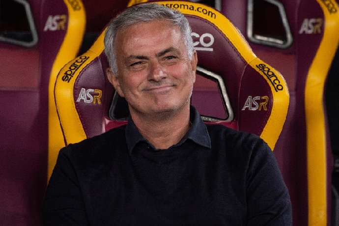 Huyền thoại Real Madrid nhận xét phũ phàng về cựu HLV Jose Mourinho