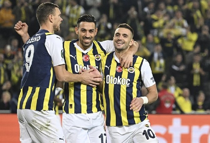 Soi kèo nhà cái Fenerbahce vs Galatasaray, 22h59 ngày 24/12