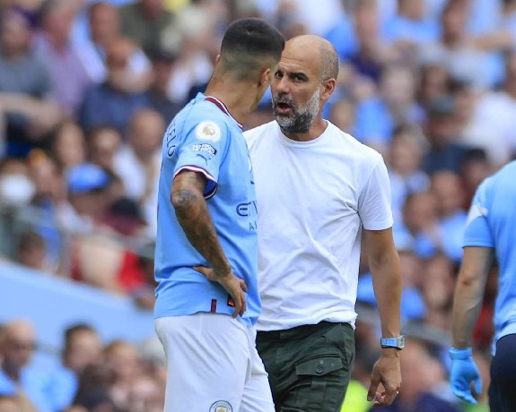 Cancelo tố Pep nói dối, chỉ trích Man City vô ơn