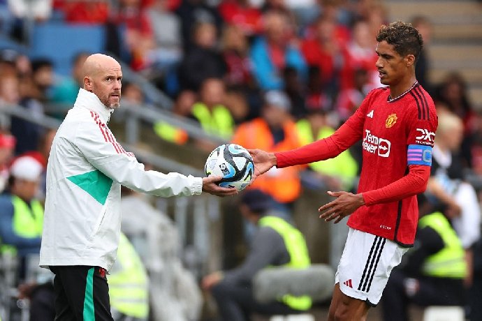 Varane sốc vì bị Ten Hag ghẻ lạnh, cay đắng rời MU