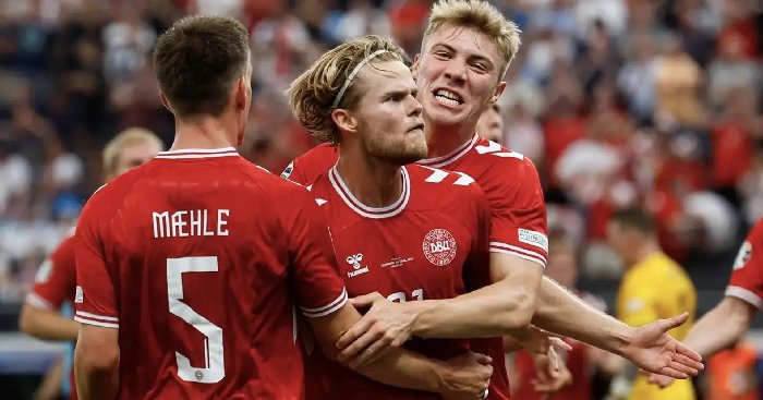 UEFA phạt Đan Mạch vì banner xúc phạm sau trận hòa Anh