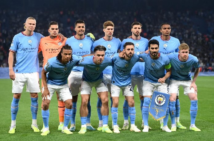 Man City mất hơn nửa đội hình trong ngày Lễ tặng quà