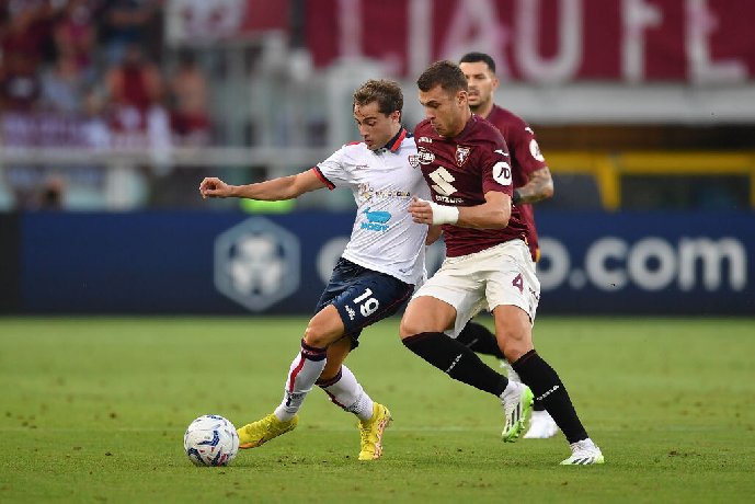 Soi kèo phạt góc Cagliari vs Torino, 2h45 ngày 27/01