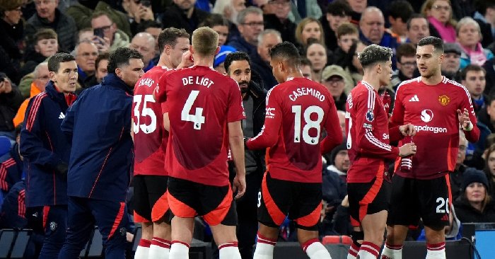 Gary Neville: MU sẽ không bao giờ dùng lại hàng thủ này dưới thời Amorim