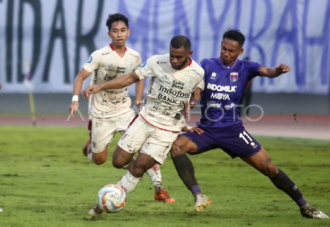Kết quả bóng đá hôm nay tối 30/4: Persita Tangerang hủy diệt Bali United 