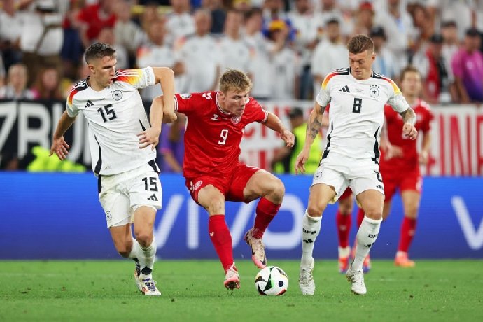 VAR tiếp tục gây tranh cãi ở trận Đức vs Đan Mạch