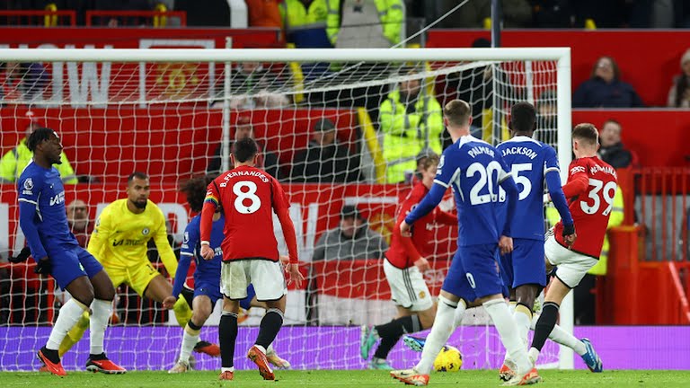 Kết quả bóng đá hôm nay 7/12: McTominay tỏa sáng, MU thắng bất ngờ Chelsea - Ảnh 1