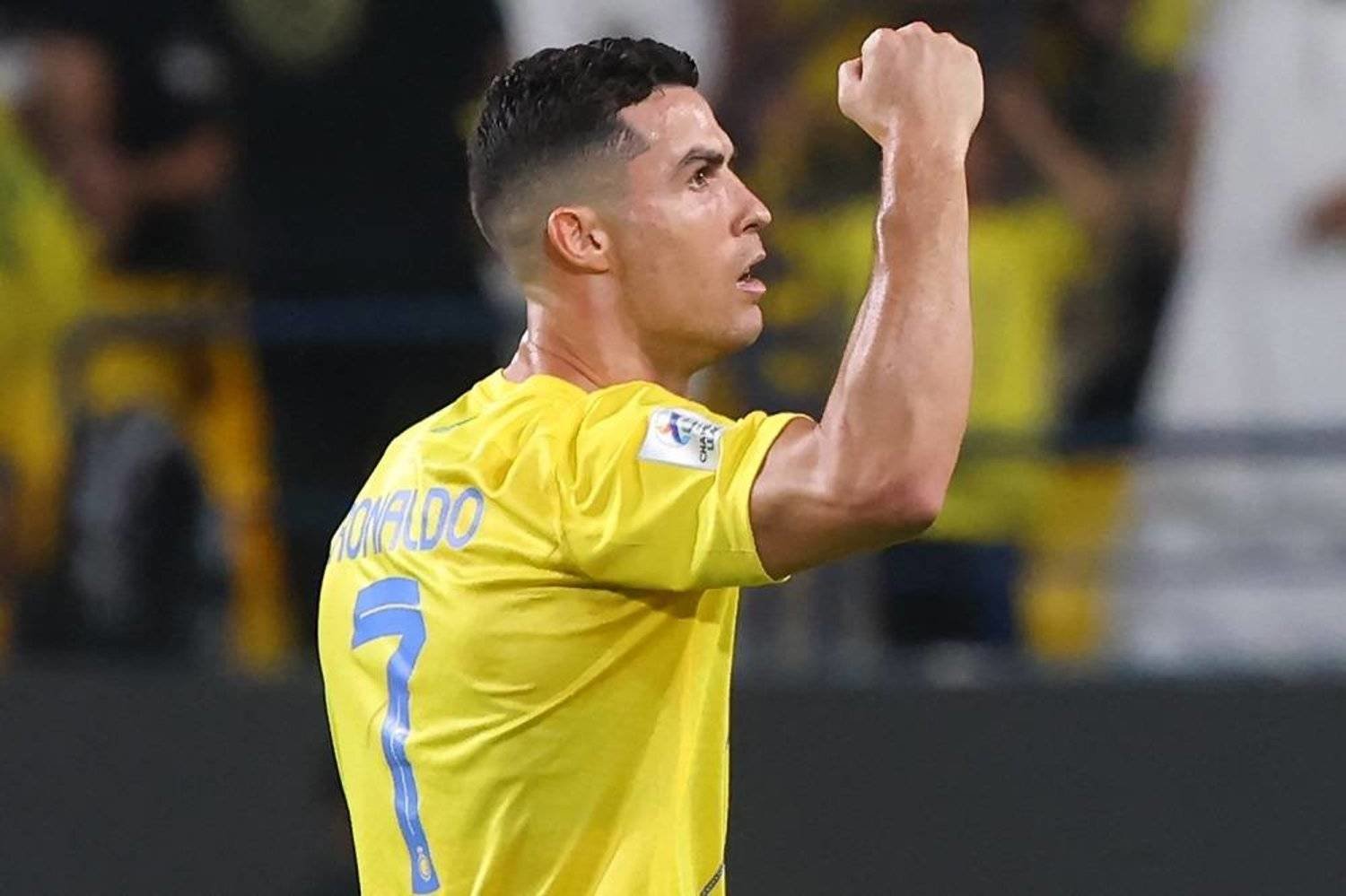 Quan chức Nhật Bản bị yêu cầu từ chức vì đi gặp Ronaldo - Ảnh 1