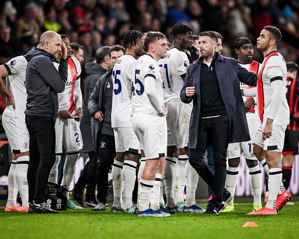 Tom Lockyer đổ gục, trận Bournemouth vs Luton bị hoãn - Ảnh 2