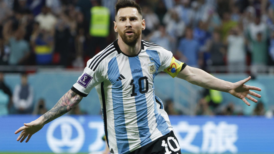 Argentina sẽ trao áo số 10 khi Messi giải nghệ - Ảnh 1