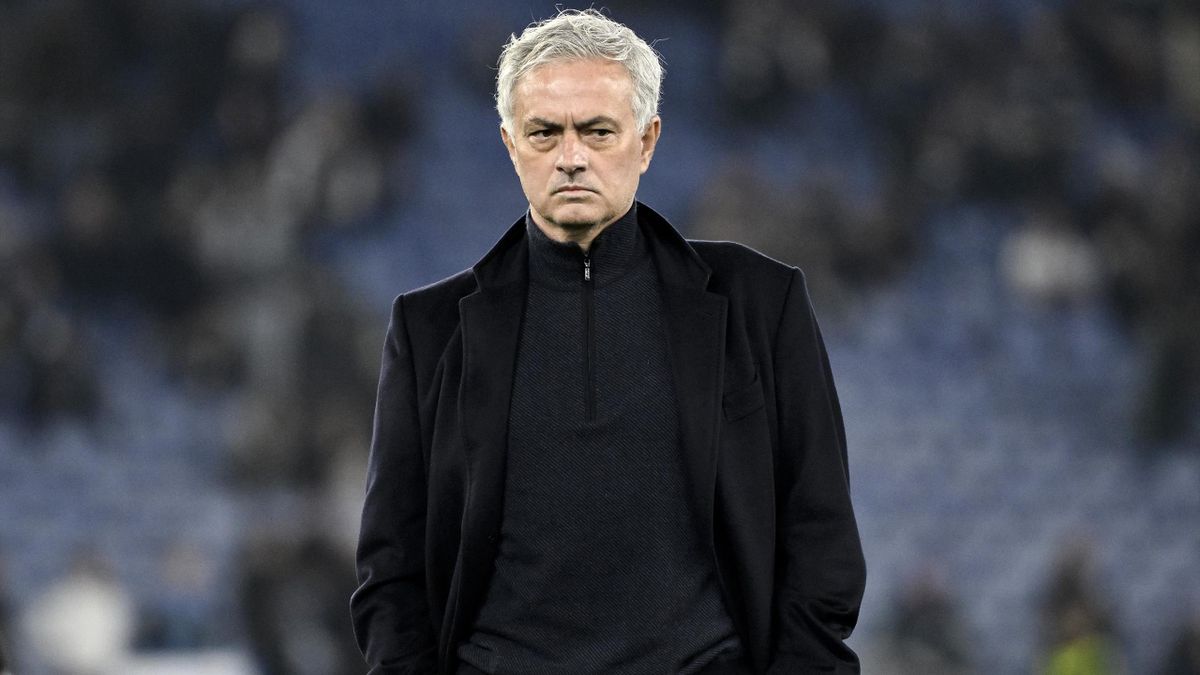 HLV Jose Mourinho chính thức bị Roma sa thải - Ảnh 1