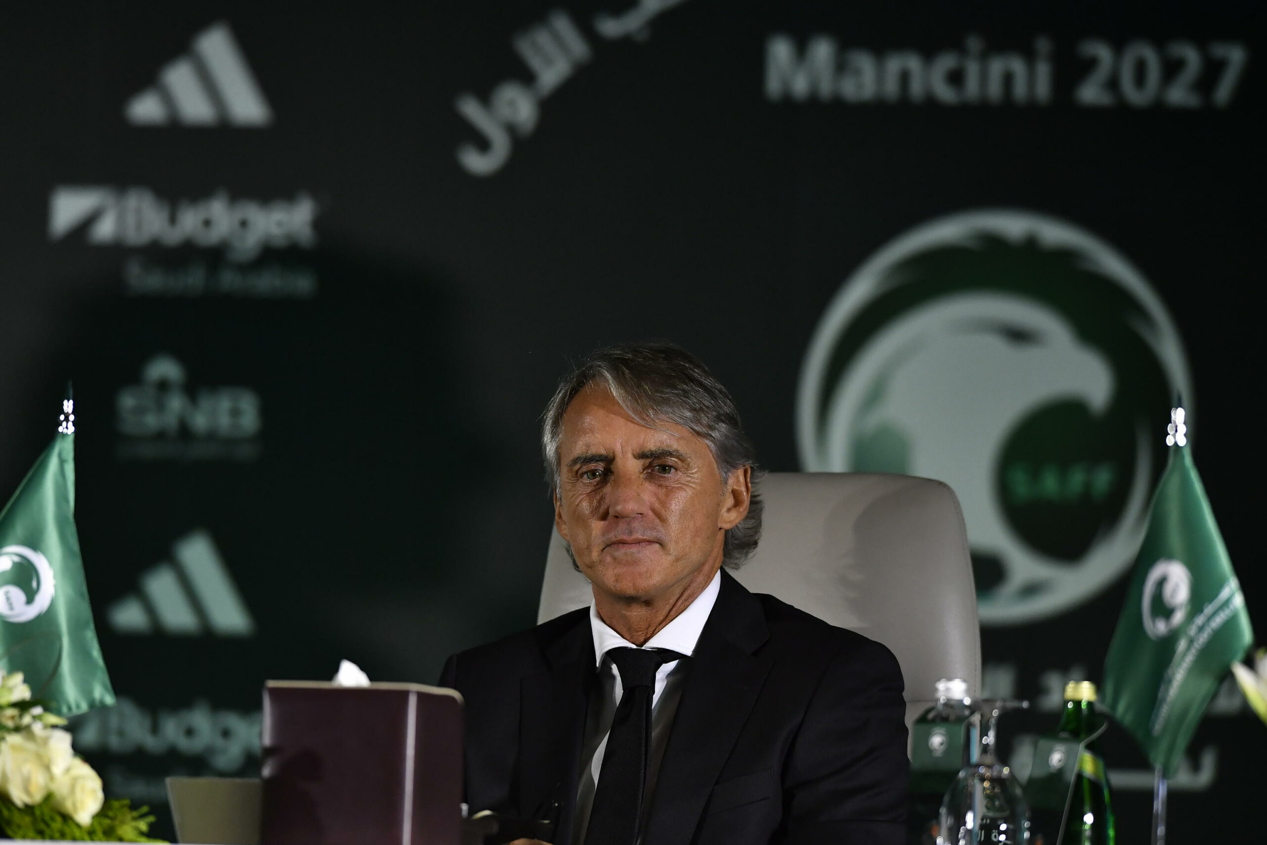 HLV Mancini chỉ trích cầu thủ Saudi Arabia rời tuyển trước thềm Asian Cup 2023 - Ảnh 1
