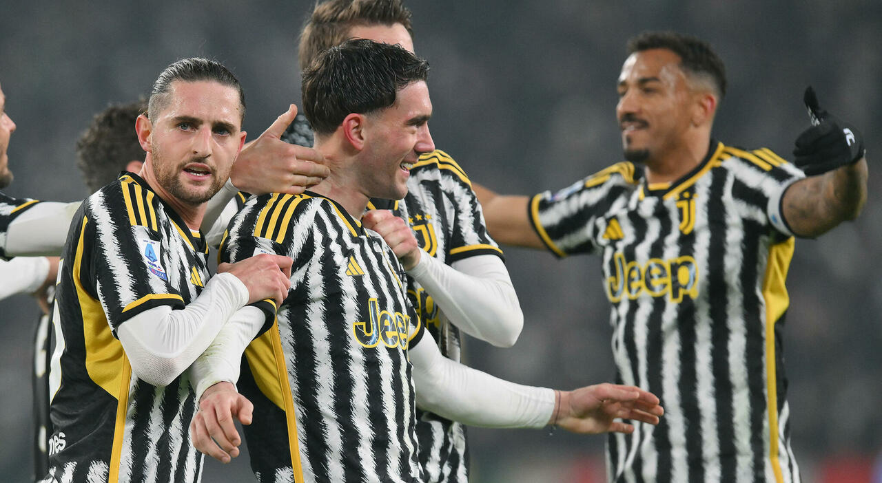Kết quả bóng đá hôm nay 17/1: Juventus áp sát ngôi đầu của Inter - Ảnh 1