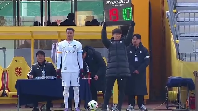 Lingard ra mắt K-League trong sự chào đón nồng nhiệt - Ảnh 1