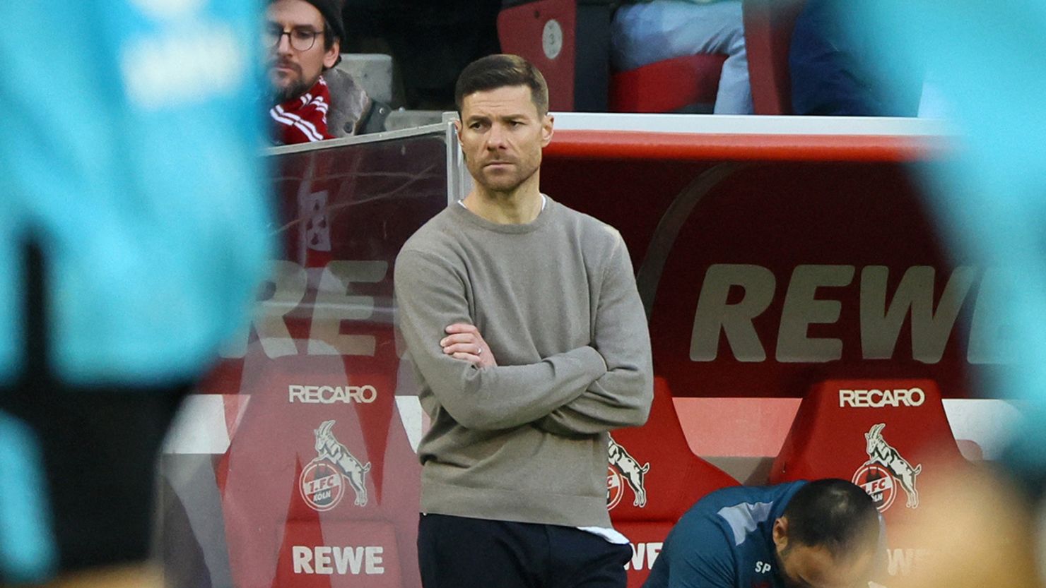 Liverpool trả mức giá kỷ lục thế giới để chiêu mộ Xabi Alonso - Ảnh 1