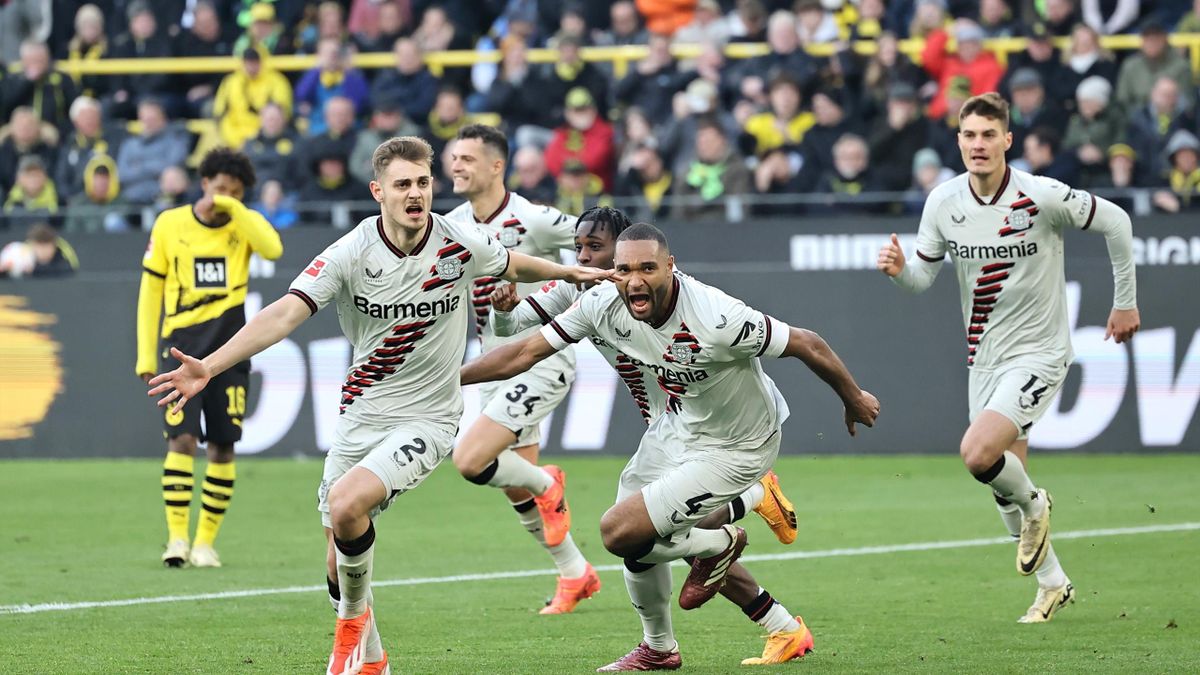 Thoát thua phút cuối, Bayer Leverkusen tiếp tục nối dài kỷ lục bất bại - Ảnh 1
