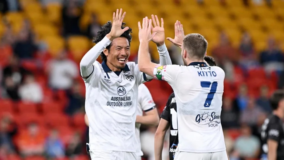 Kết quả bóng đá hôm nay tối 26/4: Brisbane Roar thua trong trận đấu 7 bàn thắng - Ảnh 1