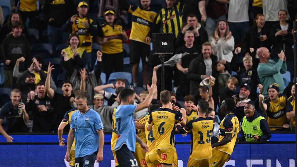 Kết quả bóng đá hôm nay tối 10/5: Central Coast Mariners thắng kịch tính Sydney FC  - Ảnh 1