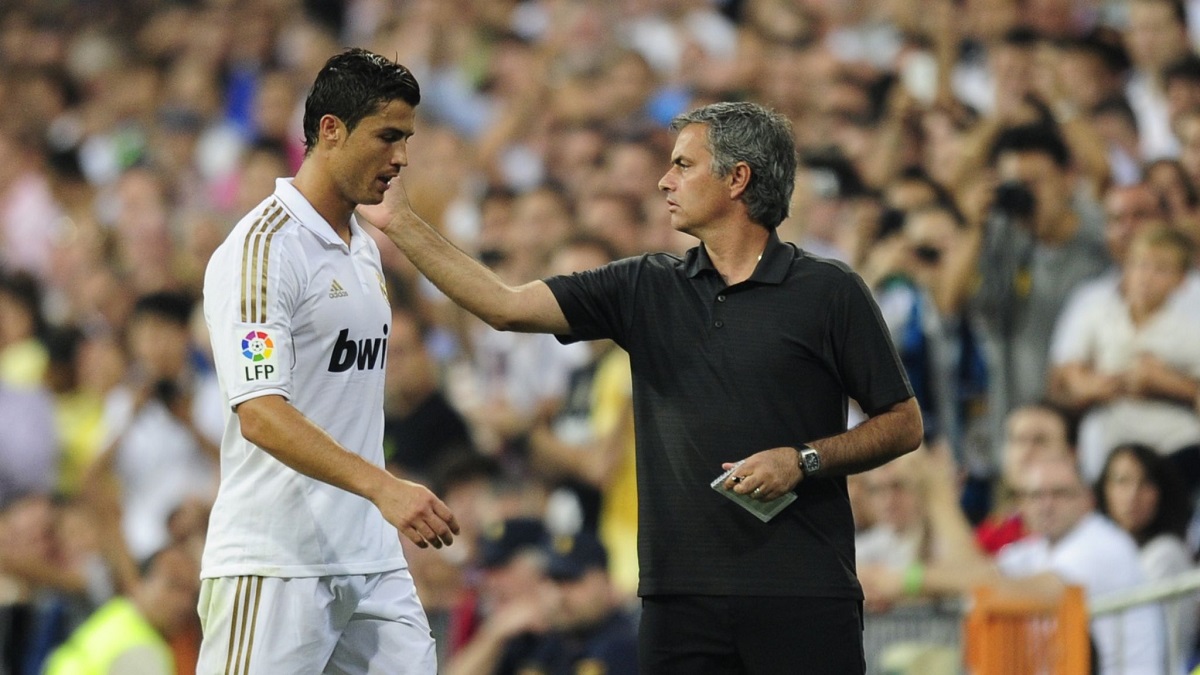 Đội hình xuất sắc nhất của Jose Mourinho: Ronaldo đá cặp Drogba - Ảnh 4