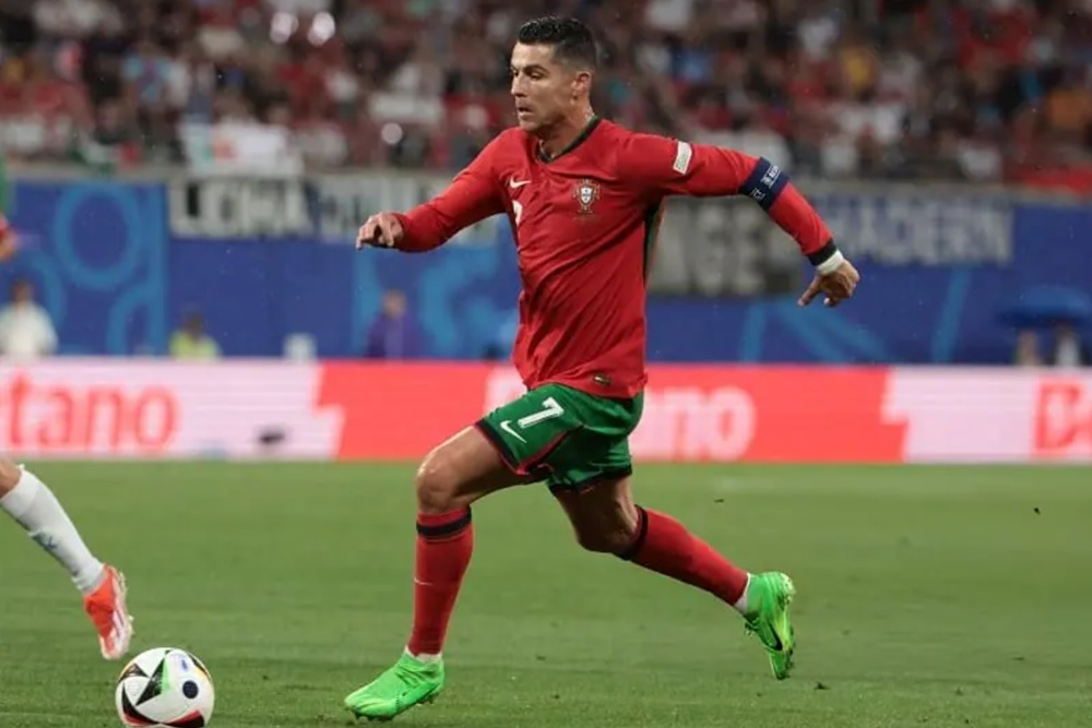 Ronaldo phá kỷ lục tốc độ ở tuổi 39 - Ảnh 1
