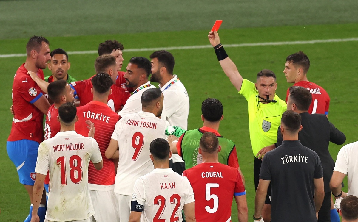 Séc gặp Thổ Nhĩ Kỳ là trận đấu bẩn nhất lịch sử EURO - Ảnh 1