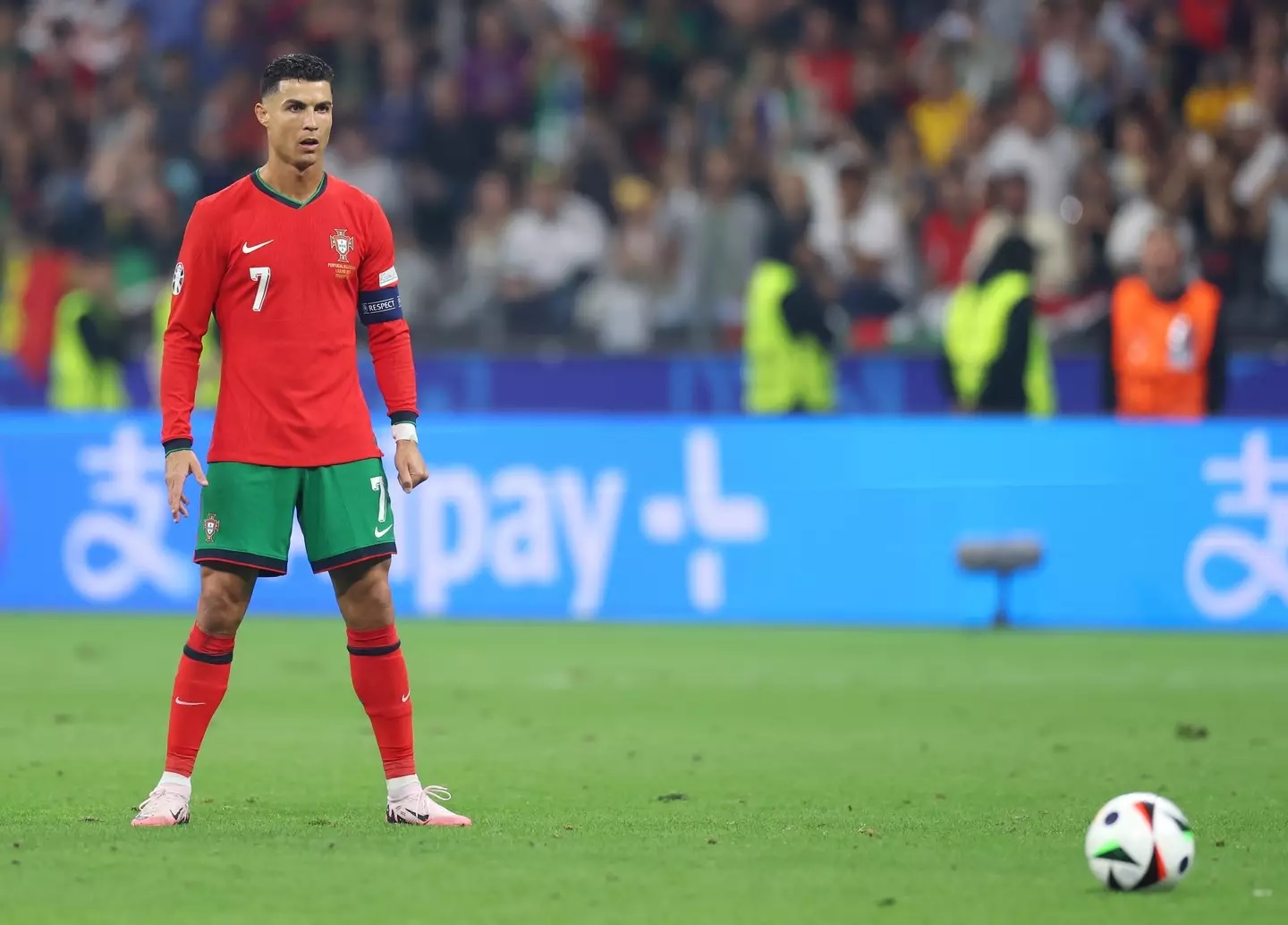 Ronaldo khóc như trẻ con khi lập thống kê thảm họa - Ảnh 1