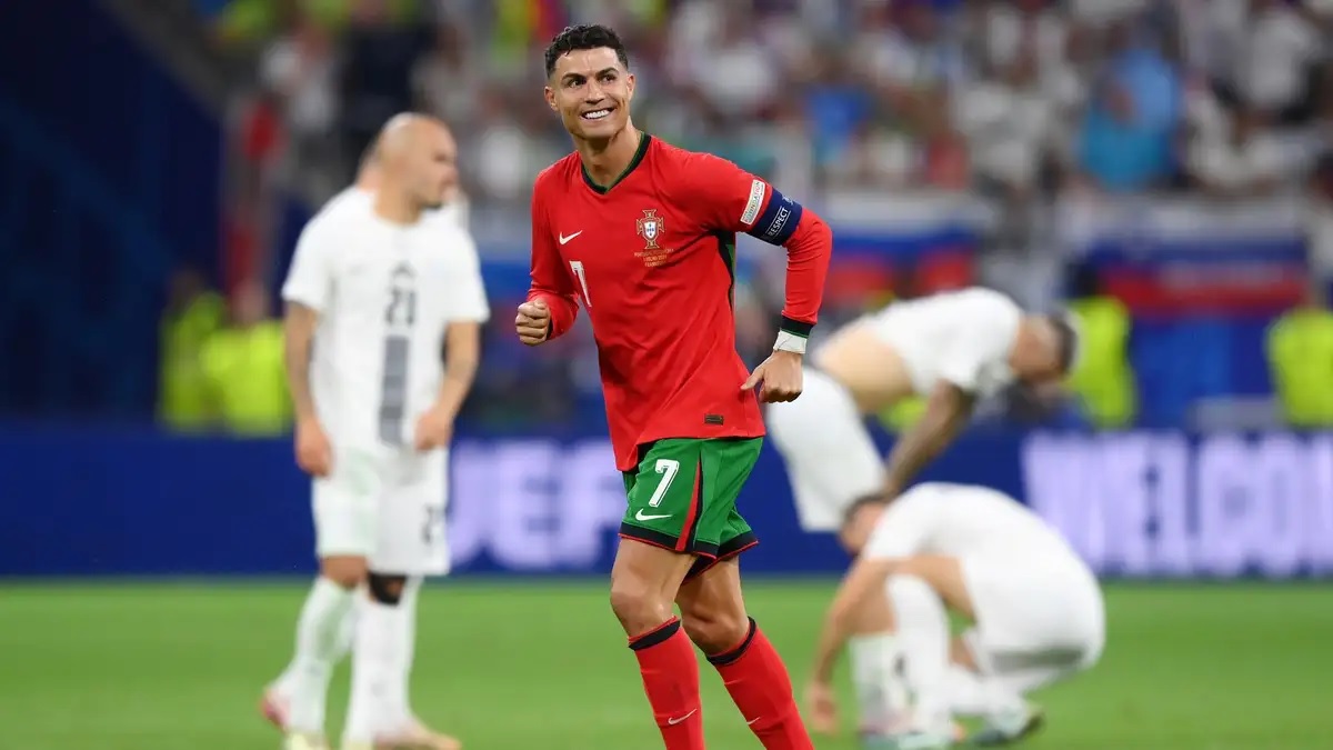 Ronaldo quyết tâm dự World Cup 2026, săn đuổi kỷ lục chưa từng có - Ảnh 1