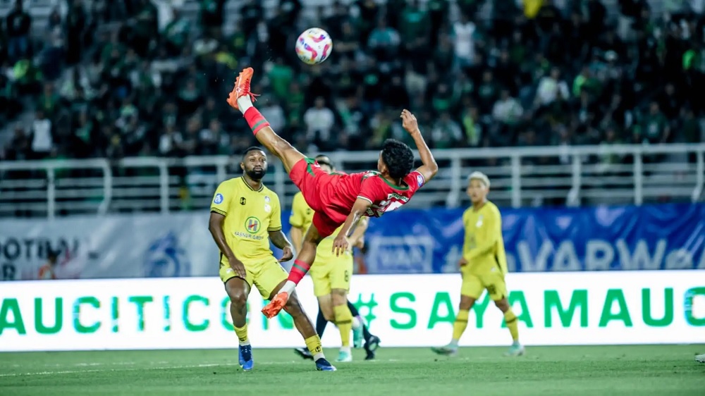 Kết quả bóng đá hôm nay tối 23/8: Persebaya Surabaya thắng chật vật Barito Putera  - Ảnh 1