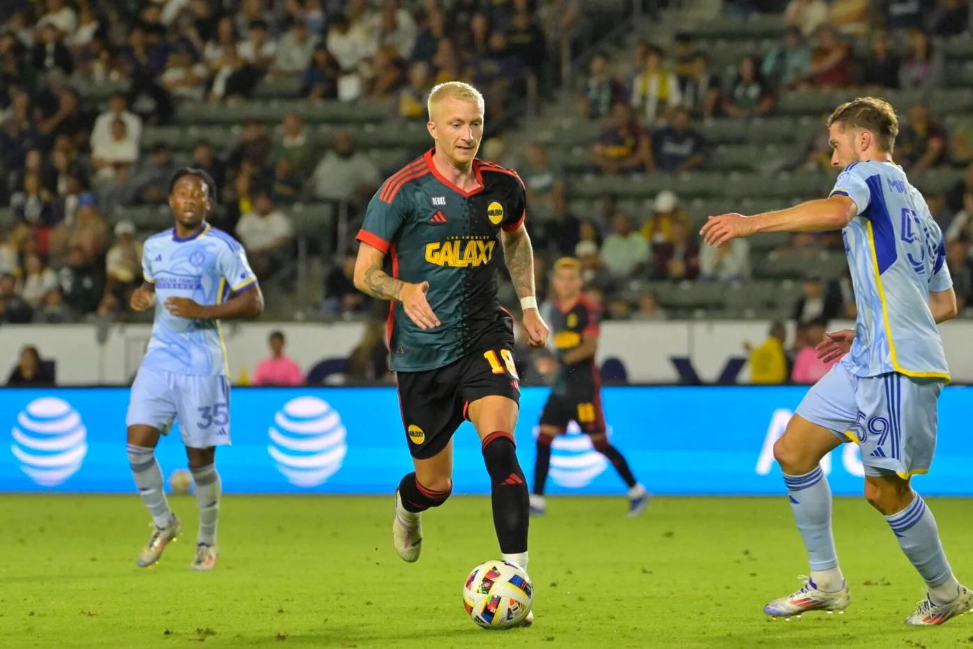 Kết quả bóng đá hôm nay tối 25/8: Reus giúp Los Angeles Galaxy vượt qua Atlanta United - Ảnh 1