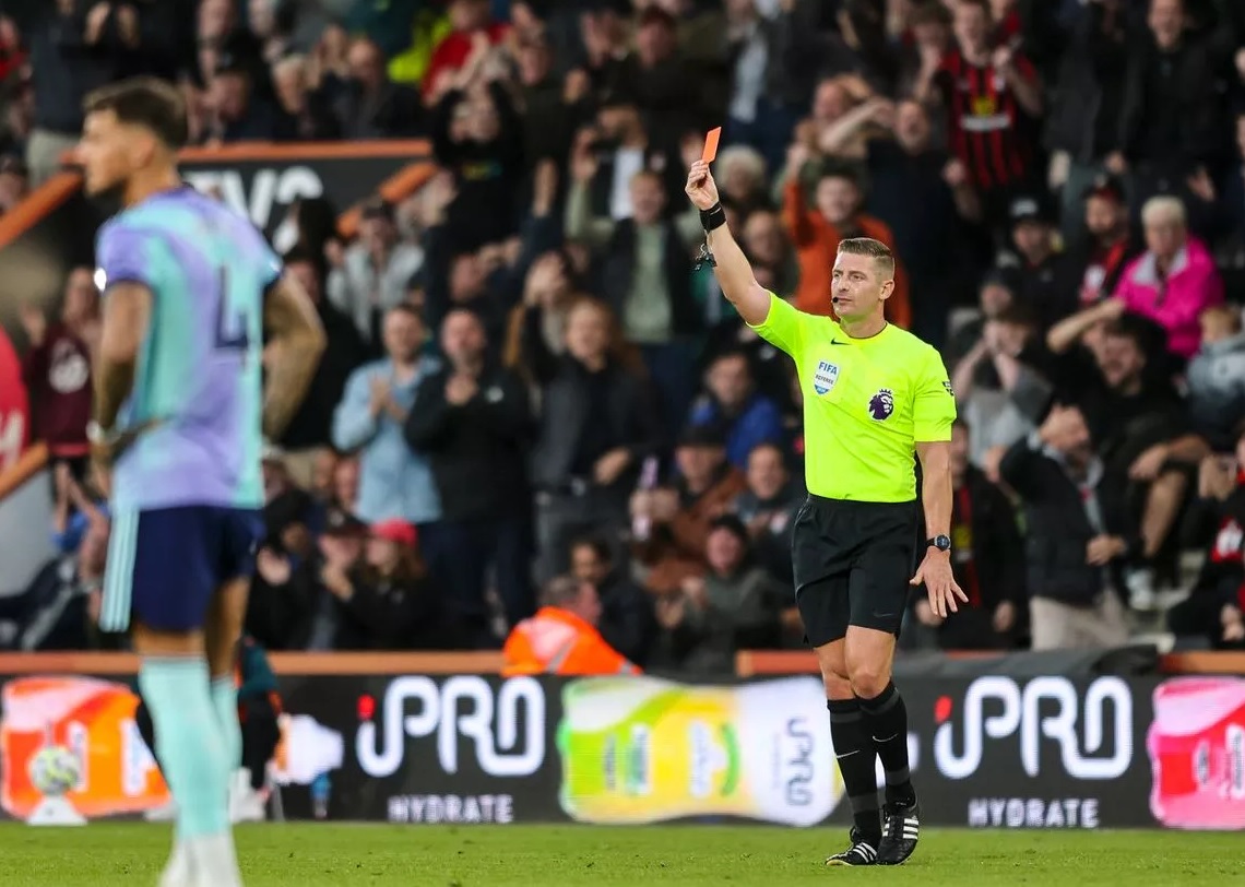 Công bố danh tính trọng tài bắt chính đại chiến MU vs Chelsea - Ảnh 1