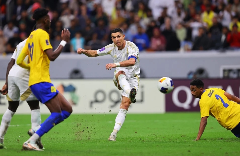 Ronaldo lập cú đúp ở cúp C1 châu Á - Ảnh 1