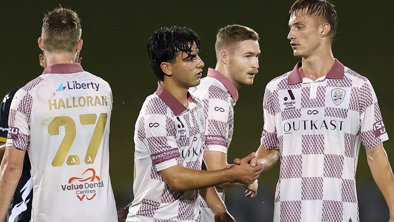 Kết quả bóng đá hôm nay tối 30/11: Macarthur hòa điên rồ Brisbane Roar - Ảnh 1